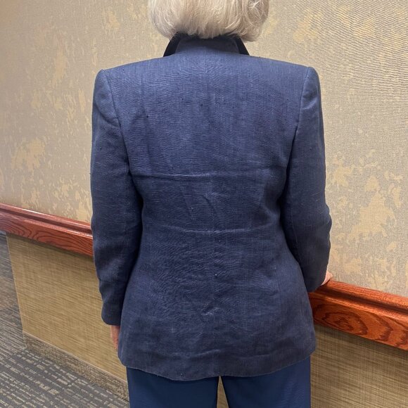 Harve Benard Blue Double Breasted Blazer. Size 10 - Picture 3 of 3